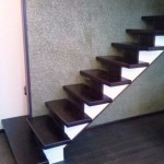 Маршевая лестница на металокаркасе из массива дуба
