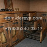 Стильная мебель для кухни из массива дуба "под старину"